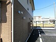 【防犯カメラ】駐車場と敷地への導入路を撮影しております☆