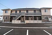 外壁はべージュとブラウンの2トーンカラーで温かみのある外観です。