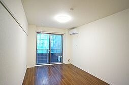 【洋室8．7帖】雨天・曇天時だけでなく花粉対策や防犯上、人目を避けたい洗濯物の室内干しに役立つホスクリーン付き♪伸縮も着脱も可能♪