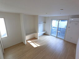 ミラマール　A 101 1階ワンルームのリビング/ダイニング