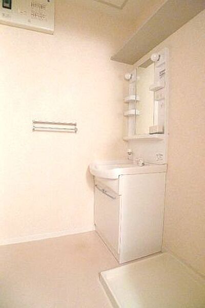 室内：※室内写真は他の部屋のものになります。