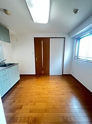 アストライア 0202 2階1DKのリビング/ダイニング