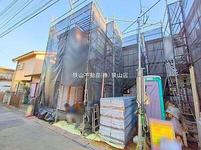 外観：西武新宿線「入曽」駅徒歩15分！現地　上棟写真