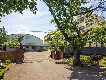 ファミリーマート 川越南大塚店 徒歩10分。 490m