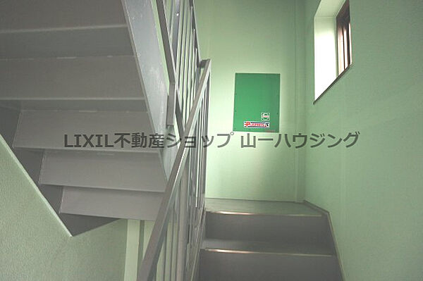 画像14:3Ｆまでの階段