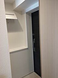 白を基調としたスッキリとした玄関です　