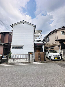 外観：【外観】第一種低層住居専用地域内の閑静な住宅街に立地しています