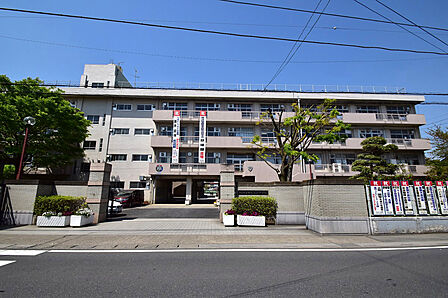 土合中学校まで1100m