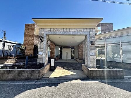 住まう家族をあたたかく迎え入れてくれるエントランス。自分の家に帰ってきた安心感がありますね。