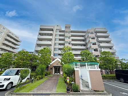 ■栄小学校750m(徒歩10分)/東中学校1400m(徒歩18分)■図書館、公園が徒歩5分圏内!子育て環境も良好です♪■コモディイイダ吉川店200m(徒歩3分)毎日のお買い物に便利です!