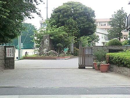 【法典小学校】令和7年に体育館エアコン設置工事が完了しました。