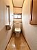トイレ：【トイレ】各階にトイレがあり混雑時や体調等により使用を制限する際に便利です！帰宅時・外出前に小さなお子様への促しもしやすい位置にございます