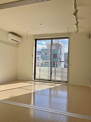 シャーメゾン・スターク_内装_0