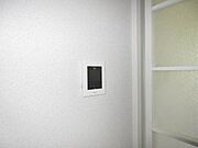 モニター付きインターホンなので、開ける前に来訪者をチェックできます。