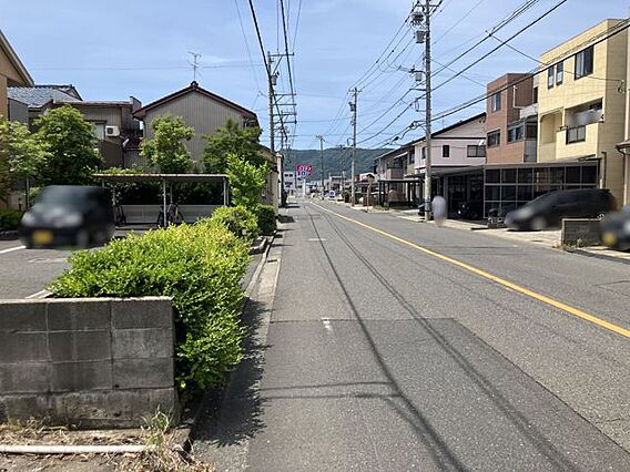 北東側前面道路