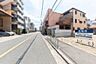 その他：【前面道路含む現地写真】前面道路は歩道付きです。建築可能な建物プラン例など、詳しくはお気軽にお問い合わせください。