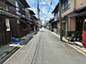 その他：【前面道路含む現地写真】第一種住居地域内に位置しています。建ぺい率60%、容積率は176%です。
