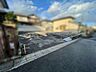 その他：【前面道路含む現地写真】第一種低層住居専用地域内に位置しています。スーパー・銀行・郵便局まで、いずれも徒歩10分です。