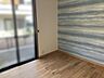 洋室：【洋室(1)】広さ約5.5帖。1階に配置しており、LDKより出入りいただけます。