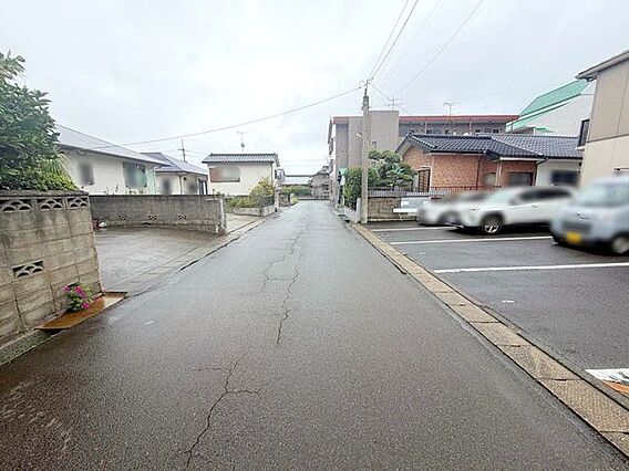 南東側・前面道...
