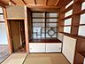 和室：2階和室4.5帖　たくさんの収納棚があります