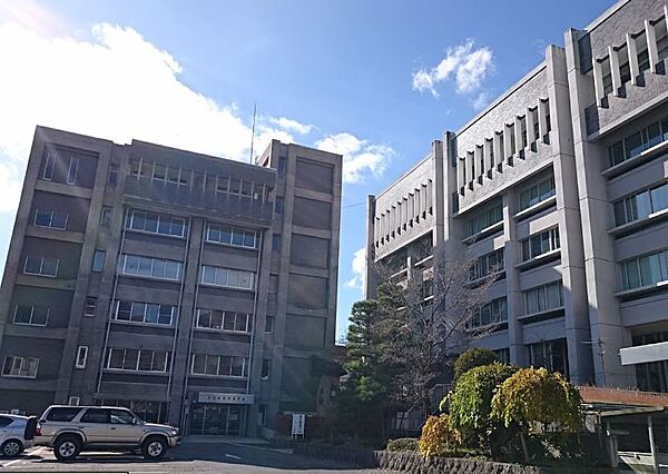 画像19:上田市役所（684m）