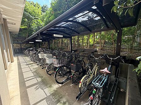 屋根付きの駐輪場