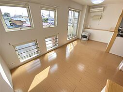 メゾンソレイユII 201 2階1LDKのリビング/ダイニング
