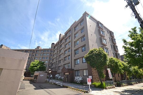 平岡フォレストタウン・ファミールハイツ11番館