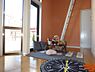 寝室：窓が大きく明るいお部屋です