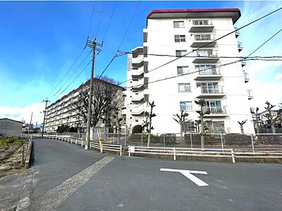 外観：最上階の東、南、西の三方角部屋に付、陽当り通風・眺望良好♪