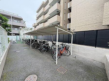 敷地内駐輪場有り(空き要確認)24時間ゴミ出し可能!