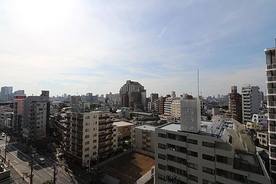 上層階のため遠...