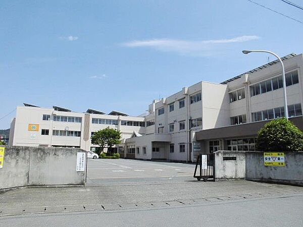 画像3:足利市立青葉小学校(419m)