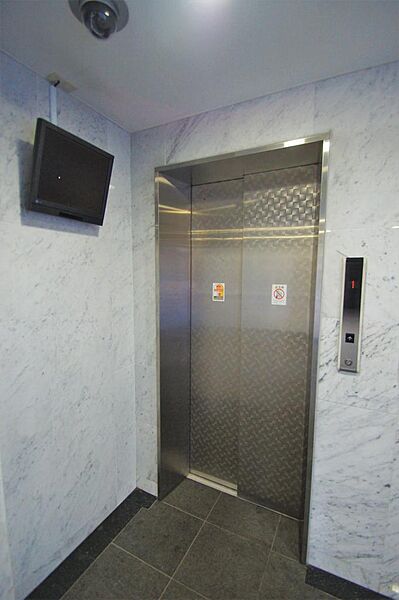画像26:エレベーターはモニター付きです。