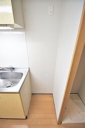 キッチン横には冷蔵庫スペースがあります。