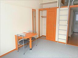 レオパレスＹＵＴＡＫＡ　Ｓ 2階1Kのリビング/ダイニング