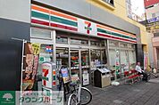 セブンイレブン 徒歩2分。コンビニ 110m