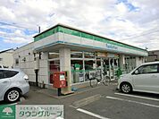 ファミリーマート 徒歩7分。コンビニ 520m
