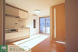 クレスト多摩 102 1階1LDKのリビング/ダイニング