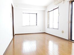 トライアーバンめじろ台 303 3階3LDKのリビング/ダイニング