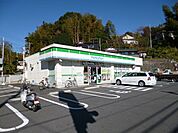 ファミリーマート町田大蔵町店 890m