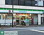 周辺：ファミリーマート四谷四丁目店 徒歩8分。 570m