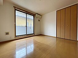 Ｃｈｅｒｒｙ　Ｈｏｕｓｅ　III 105 1階1Kのリビング/ダイニング