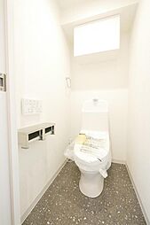 [トイレ] 温水洗浄便座付きトイレでいつでも清潔、快適