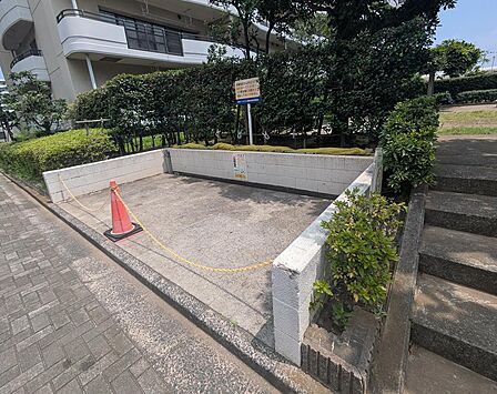 敷地内ゴミ置き場完備。