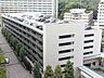 駐車場：敷地内に確保された駐車場があることで、車での通勤やお買い物も快適に。自宅近くで駐車できる安心感は、日々の生活をぐっと便利にします。住まいの暮らしやすさを支える、実用性の高い設備です。