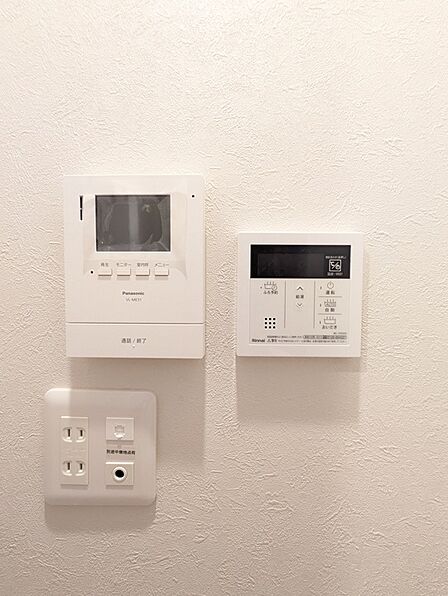 来訪者を確認できるモニター付きインターホンを完備。快適な暮らしを支える設備が整っています。
