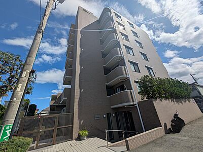 外観：オートロック、エレベーター、宅配ボックス装備。快適な生活空間をあなたへお届けします♪