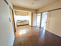 メゾン・エスティーム 203 2階3DKのリビング/ダイニング